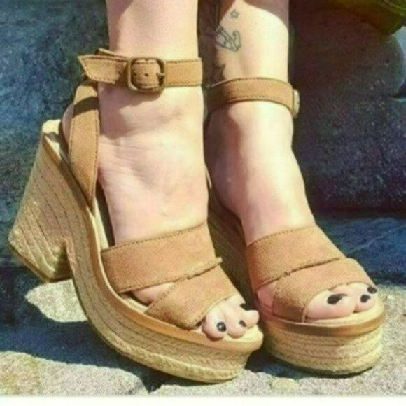 NIB MSRP $150 UGG® Carine Platform Sandal Women's Size 9.5 - Picture 3 of 9